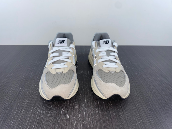 New Balance M5740TA
