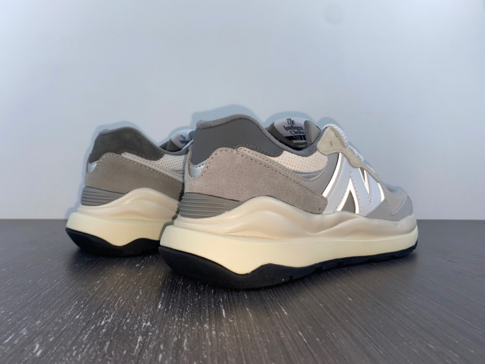 New Balance M5740TA
