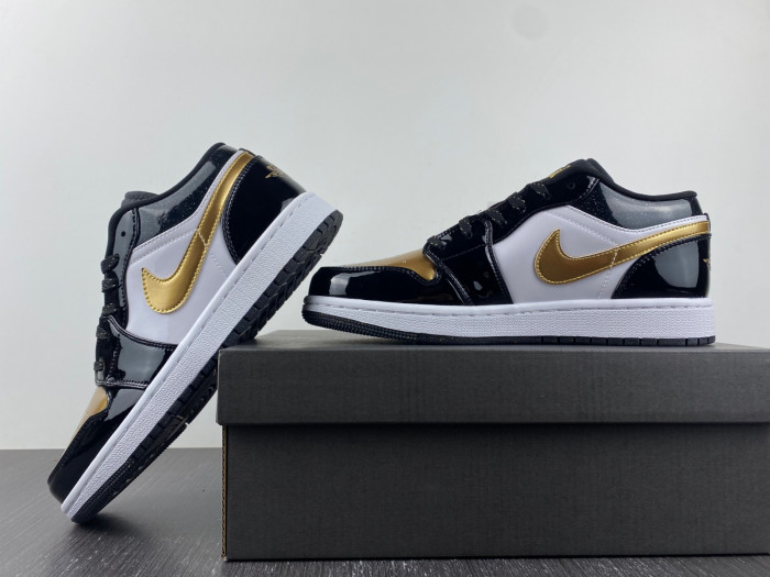 Jordan 1 Low SE Gold Toe - DR6970-071