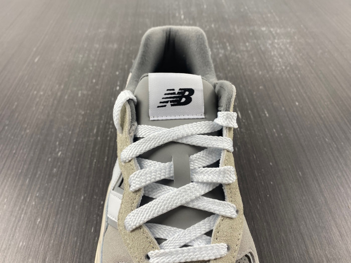 New Balance M5740TA