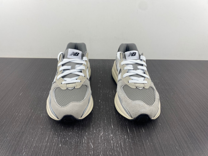 New Balance M5740TA
