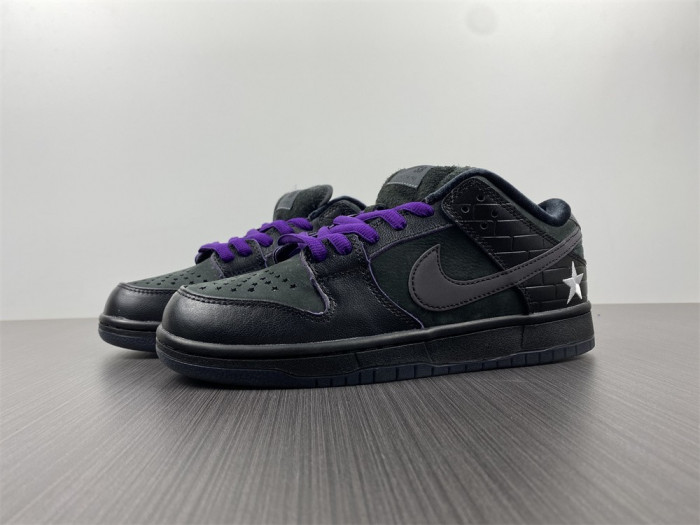 Familia x Nike SB Dunk Low