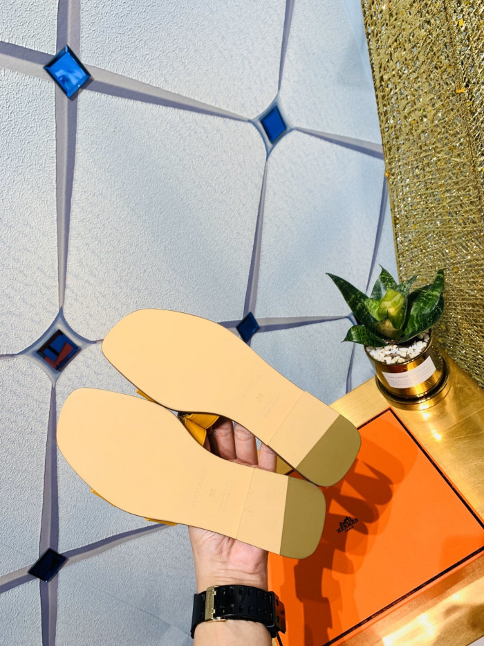 H**mes sandals
