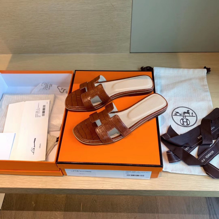 H**mes sandals