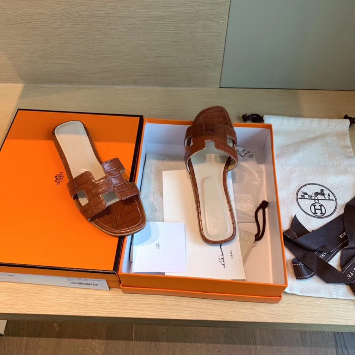 H**mes sandals
