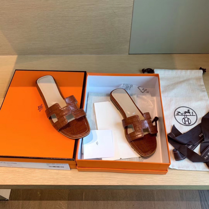 H**mes sandals