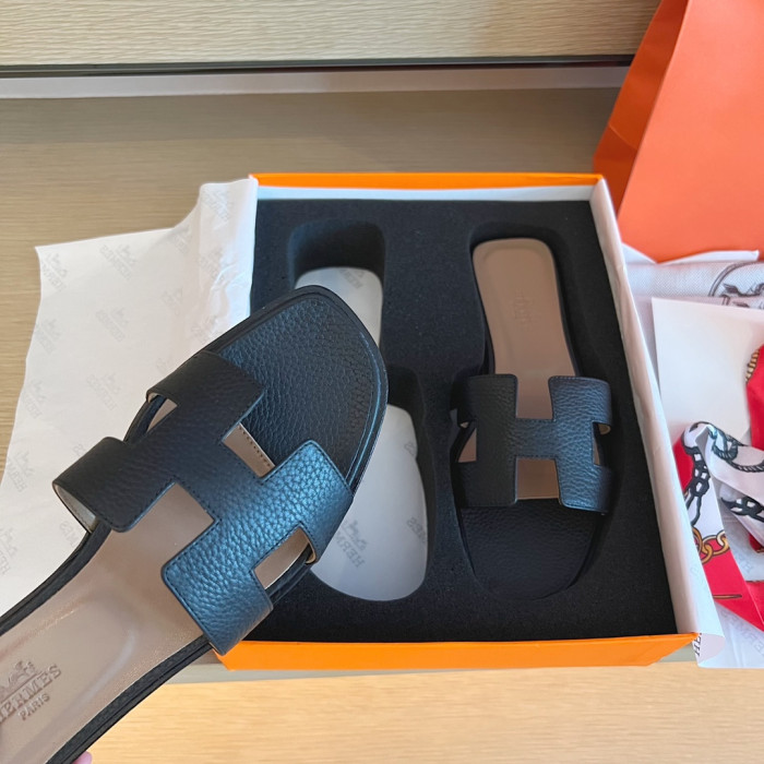 H**mes sandals