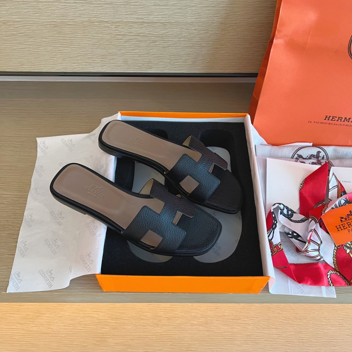 H**mes sandals
