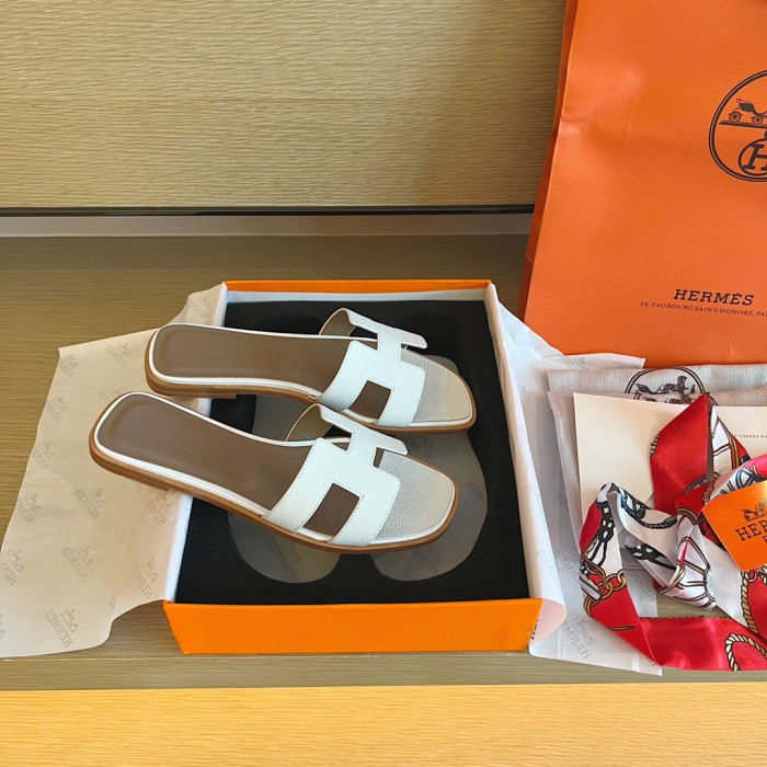 H**mes sandals