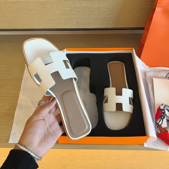 H**mes sandals
