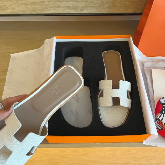 H**mes sandals