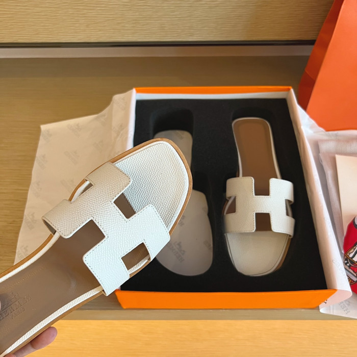 H**mes sandals