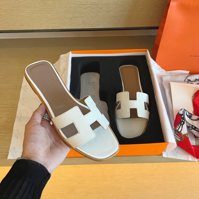 H**mes sandals