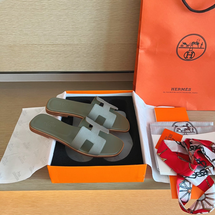 H**mes sandals