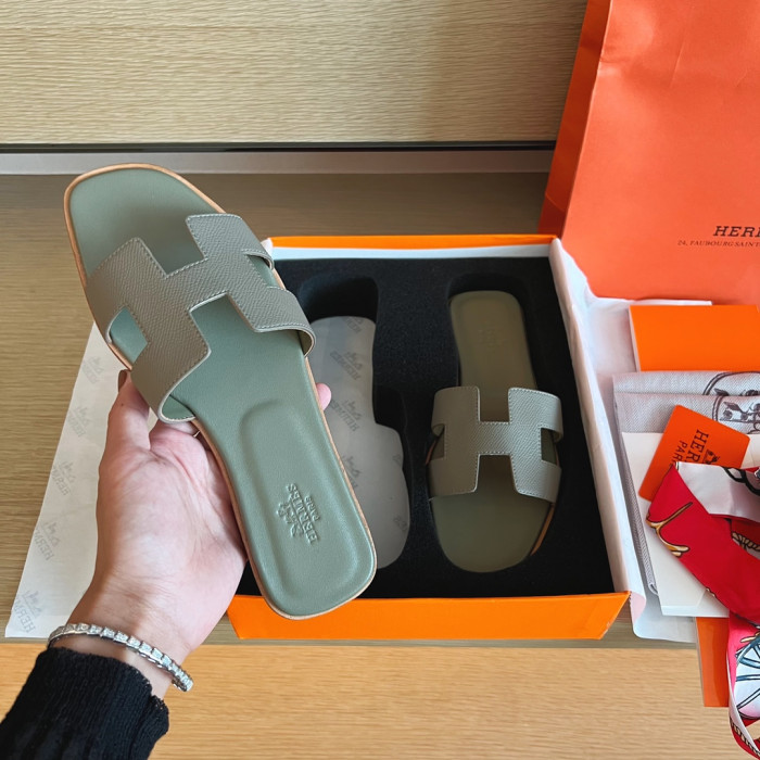 H**mes sandals