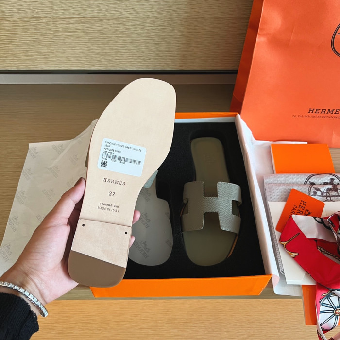 H**mes sandals