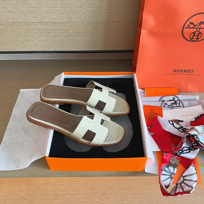 H**mes sandals