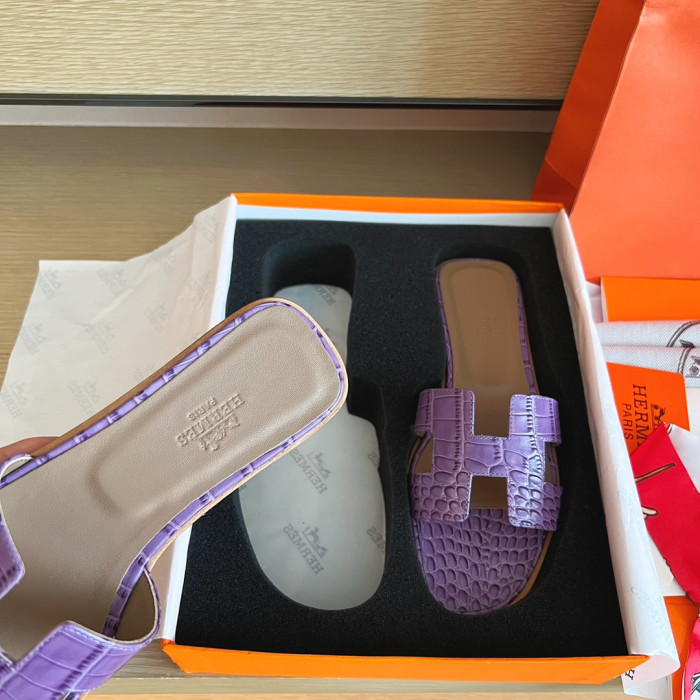 H**mes sandals