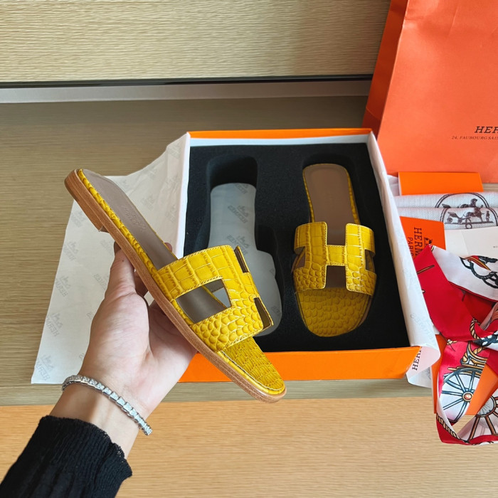 H**mes sandals