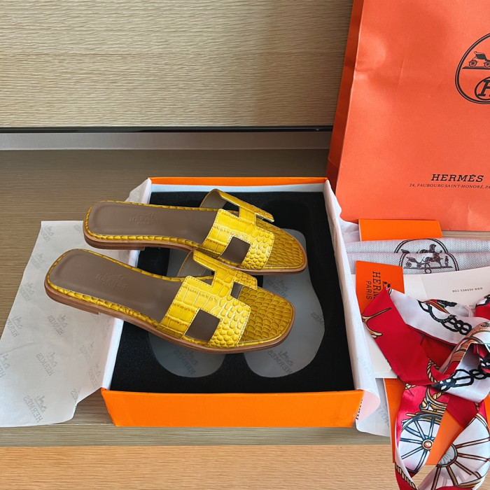 H**mes sandals