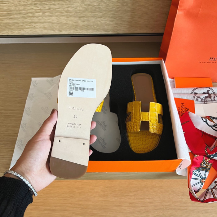 H**mes sandals