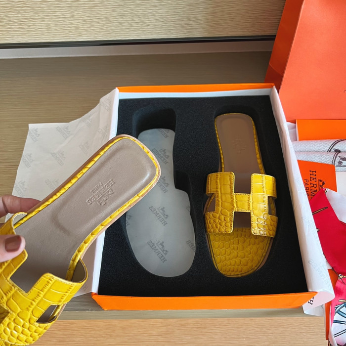 H**mes sandals