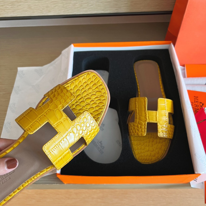 H**mes sandals