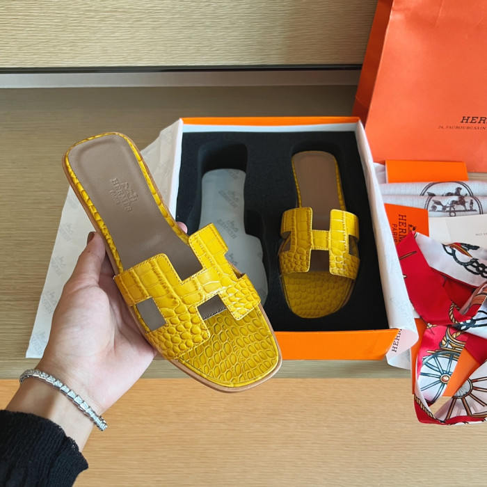 H**mes sandals