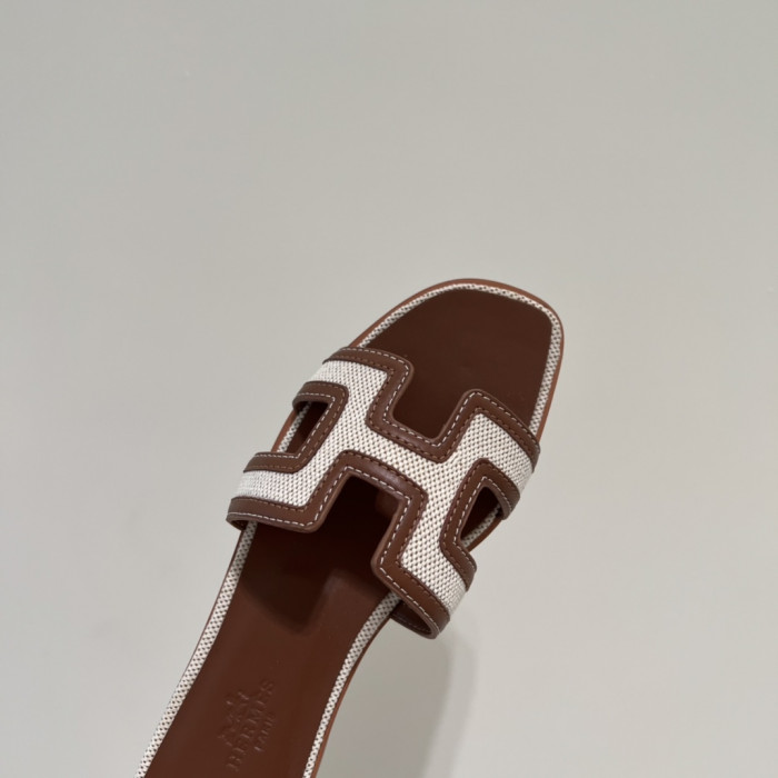 H**mes sandals