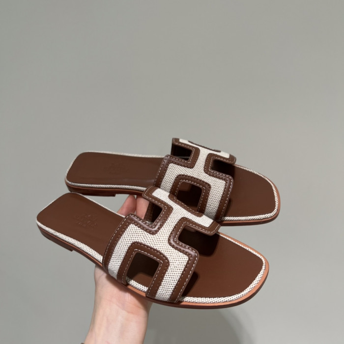 H**mes sandals