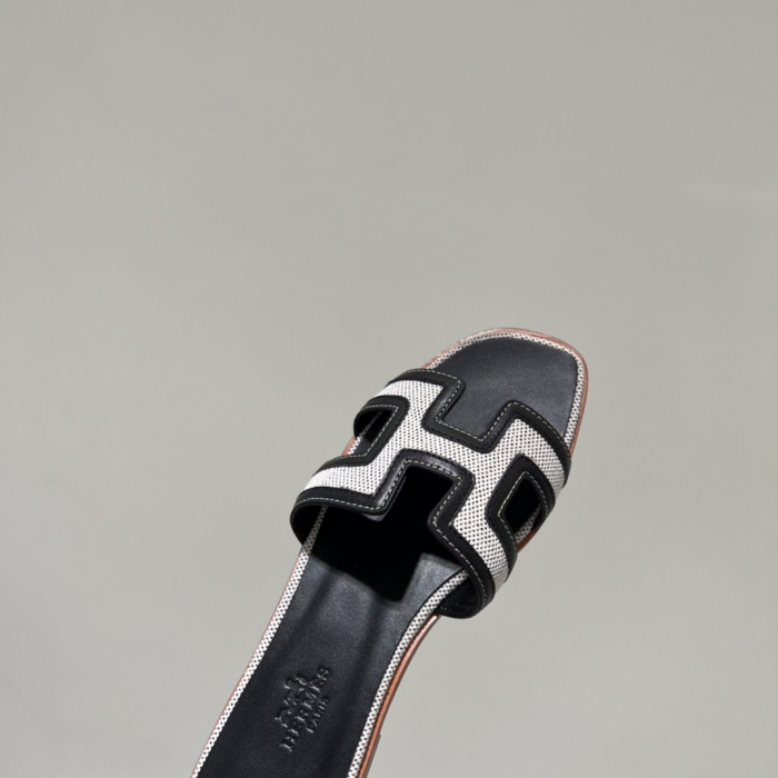 H**mes sandals