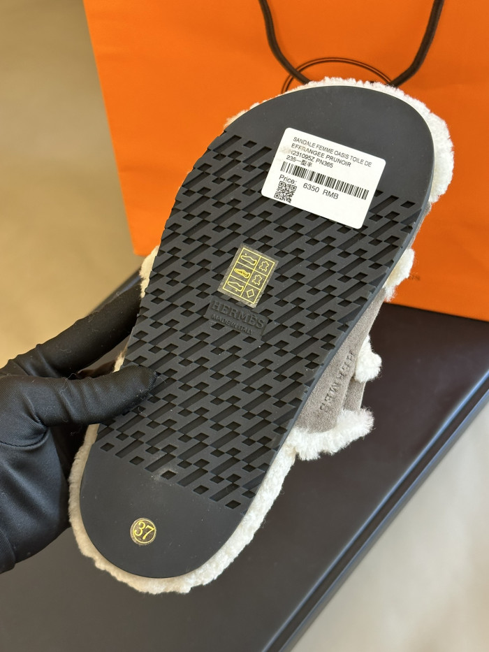 H**mes sandals