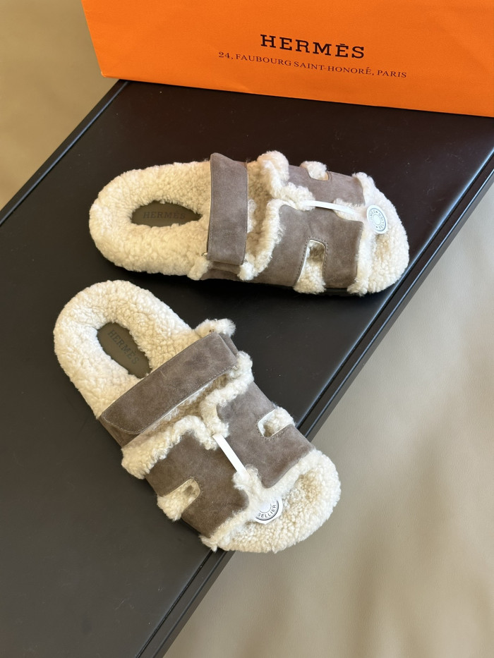 H**mes sandals