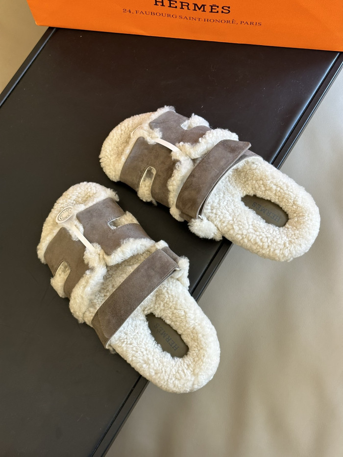 H**mes sandals