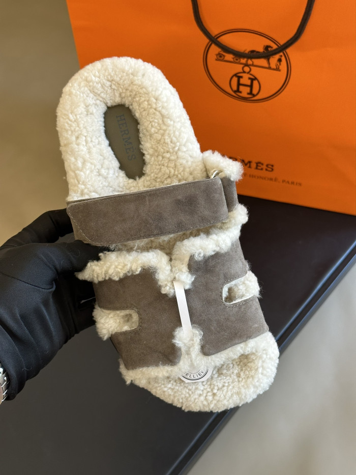H**mes sandals