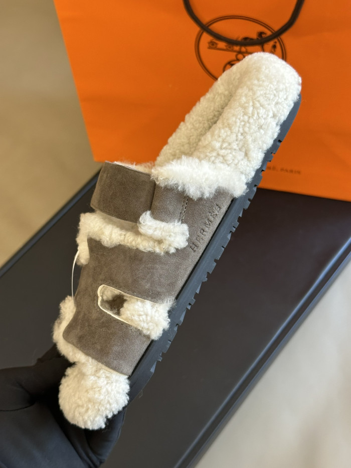 H**mes sandals