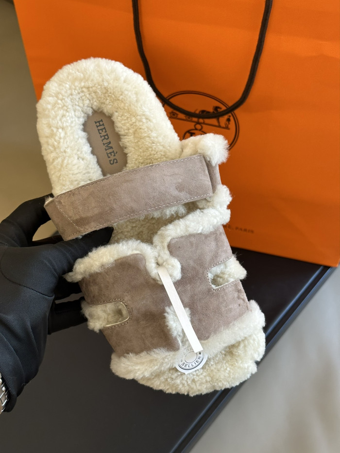 H**mes sandals