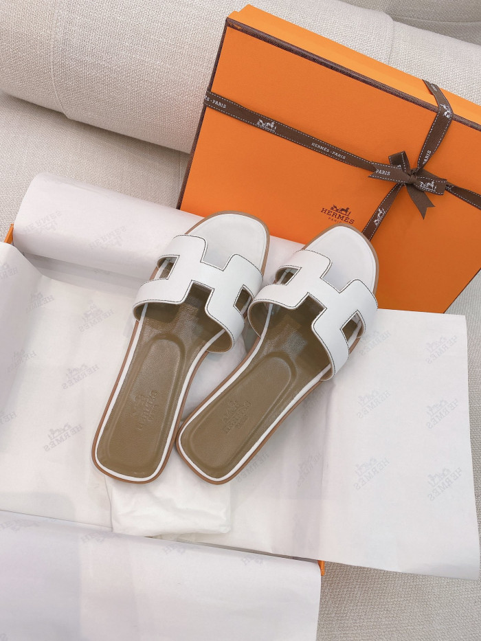 H**mes sandals