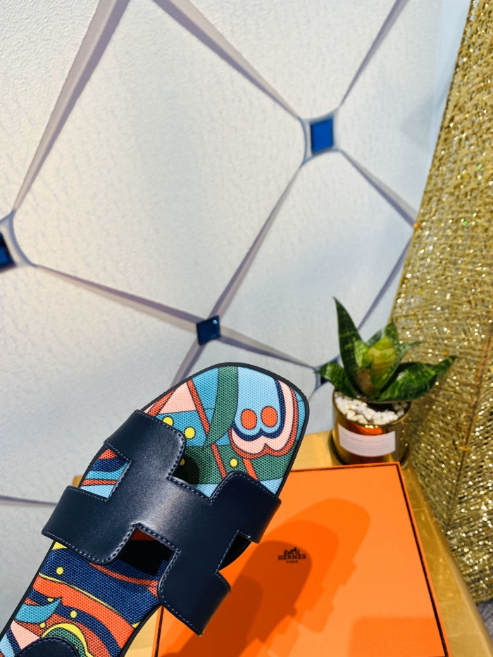 H**mes sandals