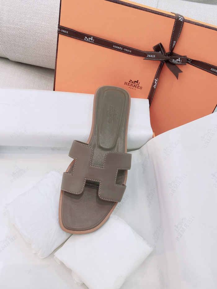 H**mes sandals