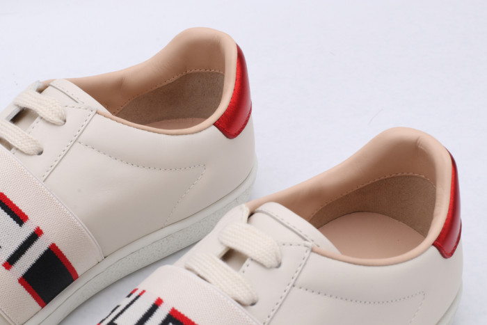G*u*i platform sneaker