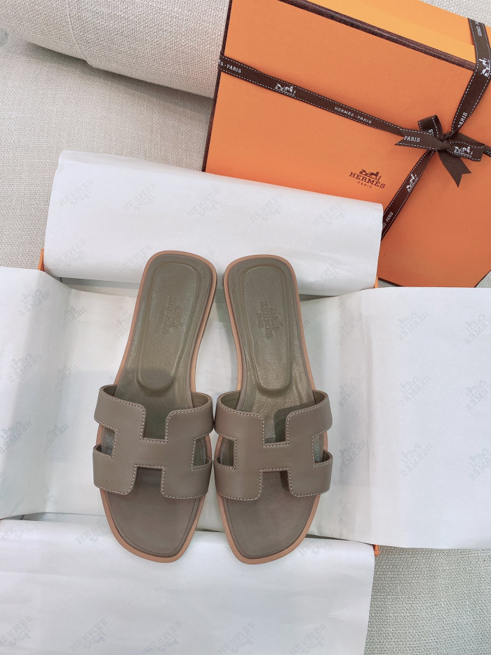 H**mes sandals