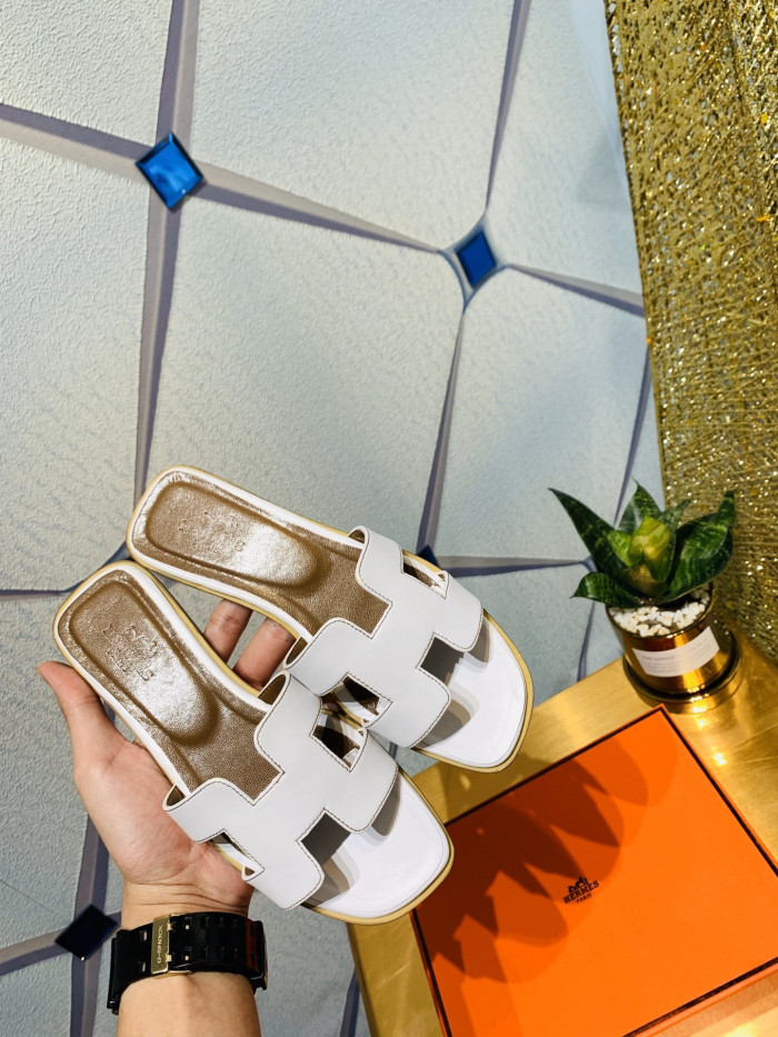 H**mes sandals