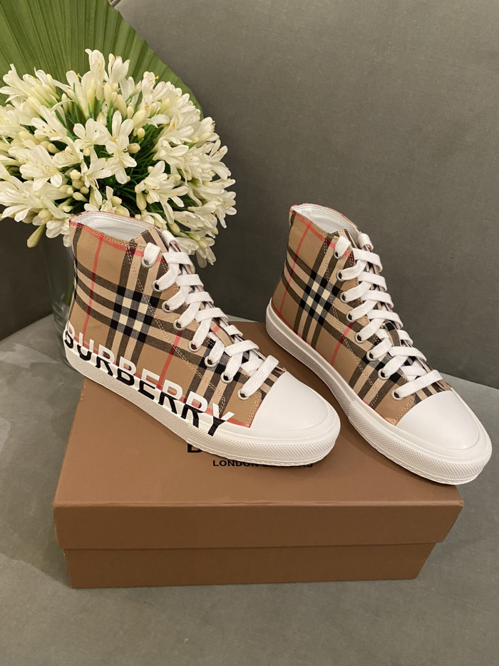 BUBERRY SNEAKER