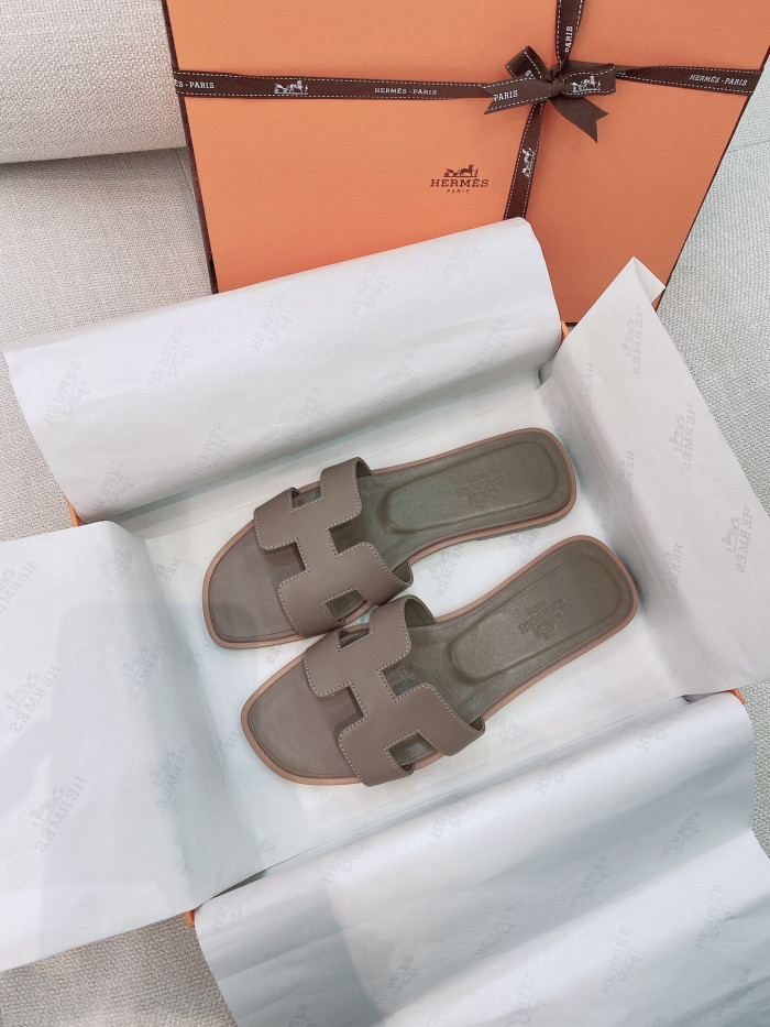 H**mes sandals
