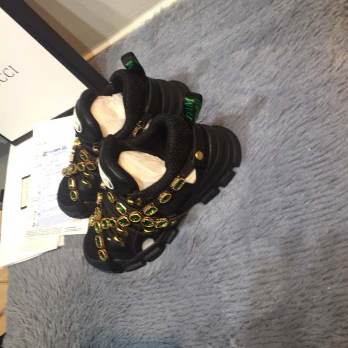 G*u*i sports shoes