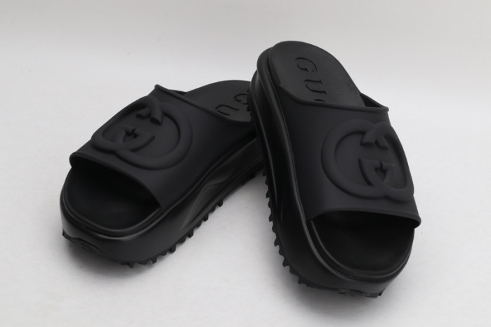 G*u*i sandals