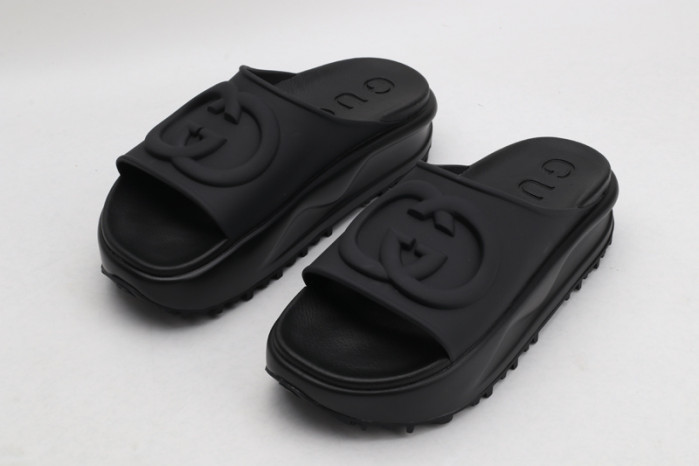 G*u*i sandals