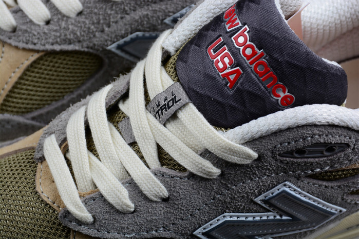 New Balance M990TG3