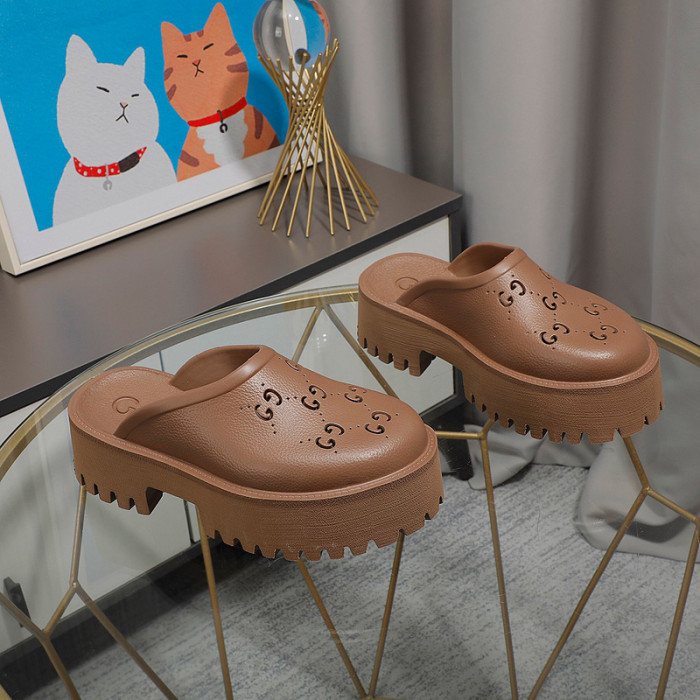 G*u*i sandal